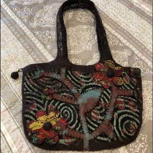 Cute 100% wool purse 👜 ✨ no holes or stains